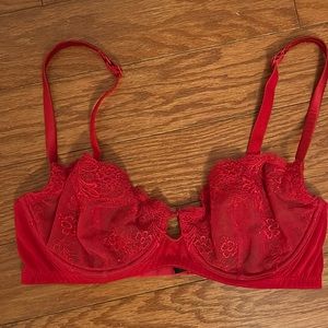 NWOT Women’s La Perla silk and lace lingerie underwire bra in red size 32 D
